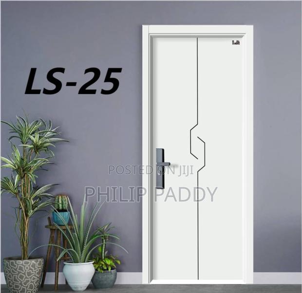 Wooden Door · Photo 1