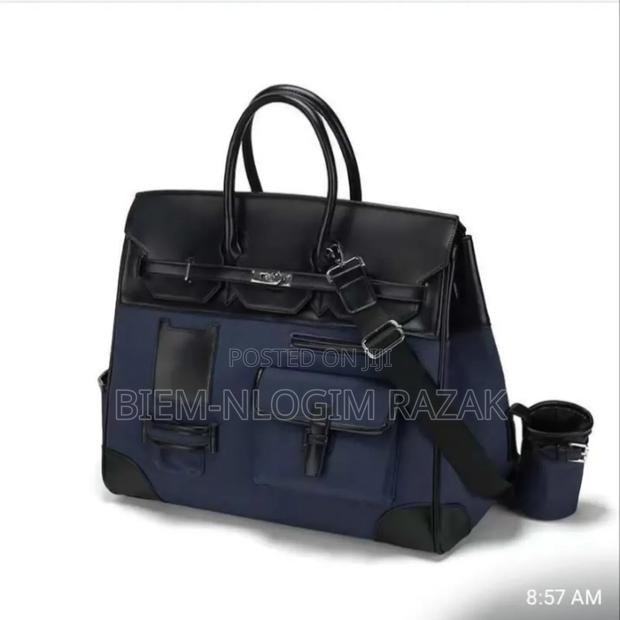 Have 40 Cargo Duffle Bags Available in Stock · Photo 2