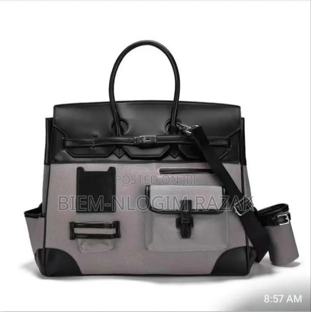Have 40 Cargo Duffle Bags Available in Stock · Photo 1