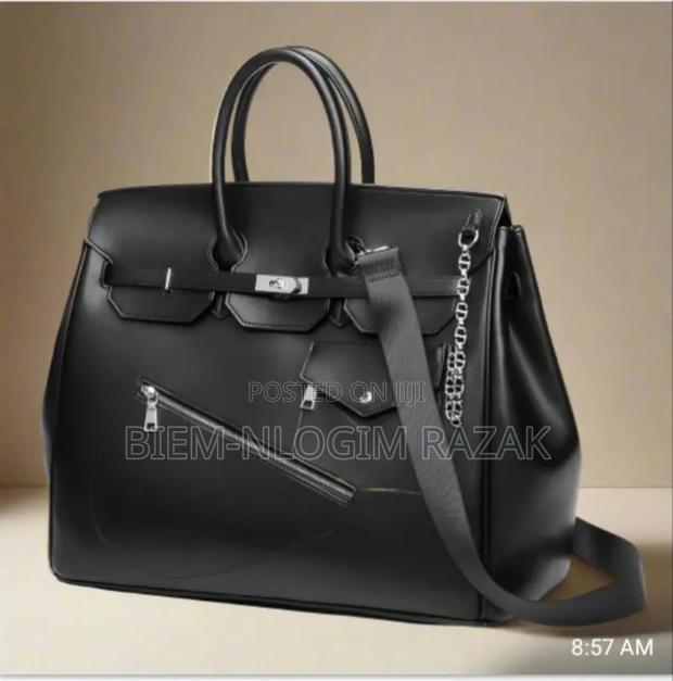 Have 40 Cargo Duffle Bags Available in Stock · Photo 8