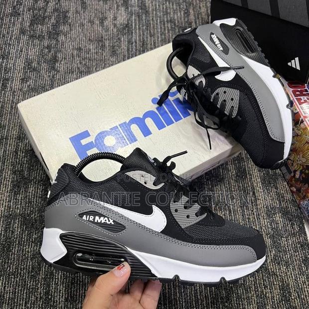 Airmax 90 Essential Black/White Cool Grey · Photo 1