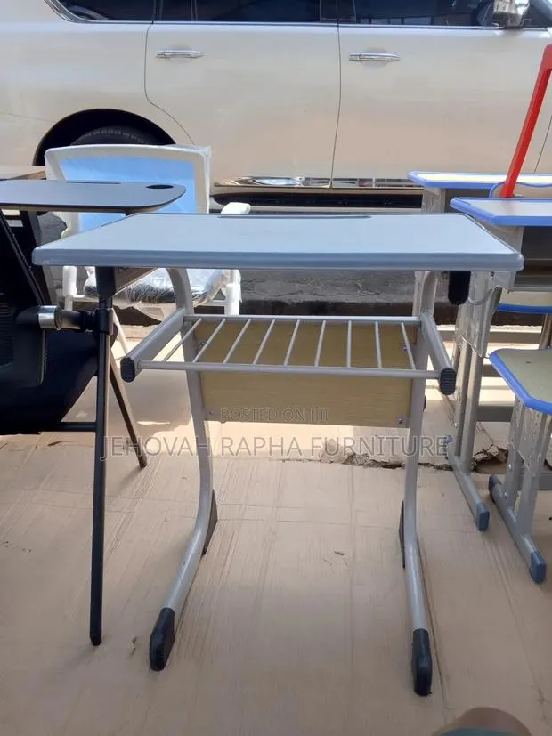 School Table and Chair · Photo 1