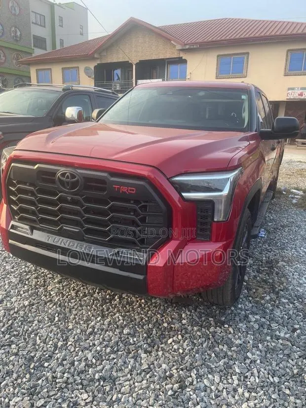 Toyota Tundra SR5 2022 Red · Photo 1