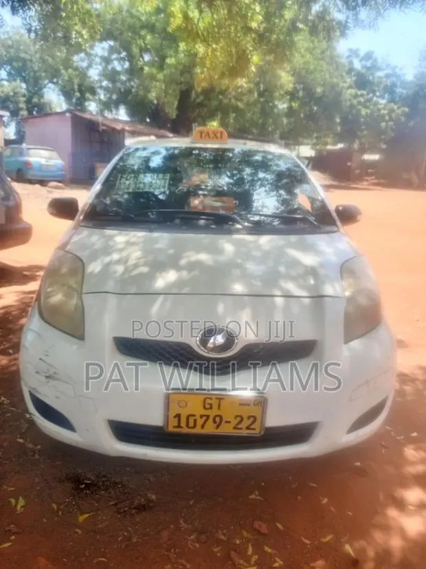 Toyota Vitz 1.0 FWD 3dr 2010 · Photo 1