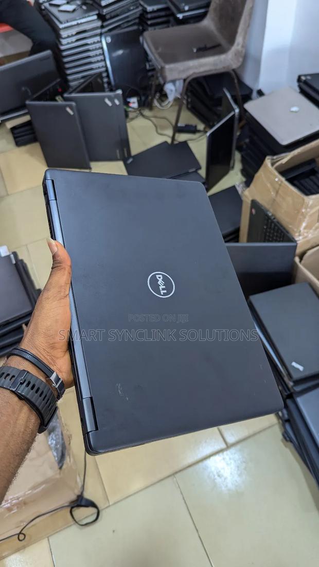 New Laptop Dell Latitude 5480 8GB Intel Core I5 SSD 256GB · Photo 3