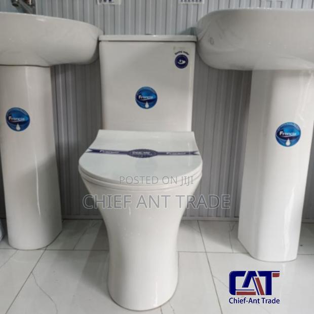 Toilet Seat. Water Closet. Wc 045 · Photo 1