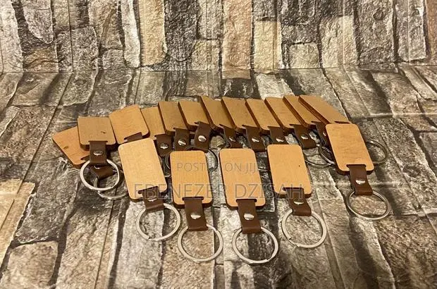 Key Holders ,Pen With Branding · Photo 1