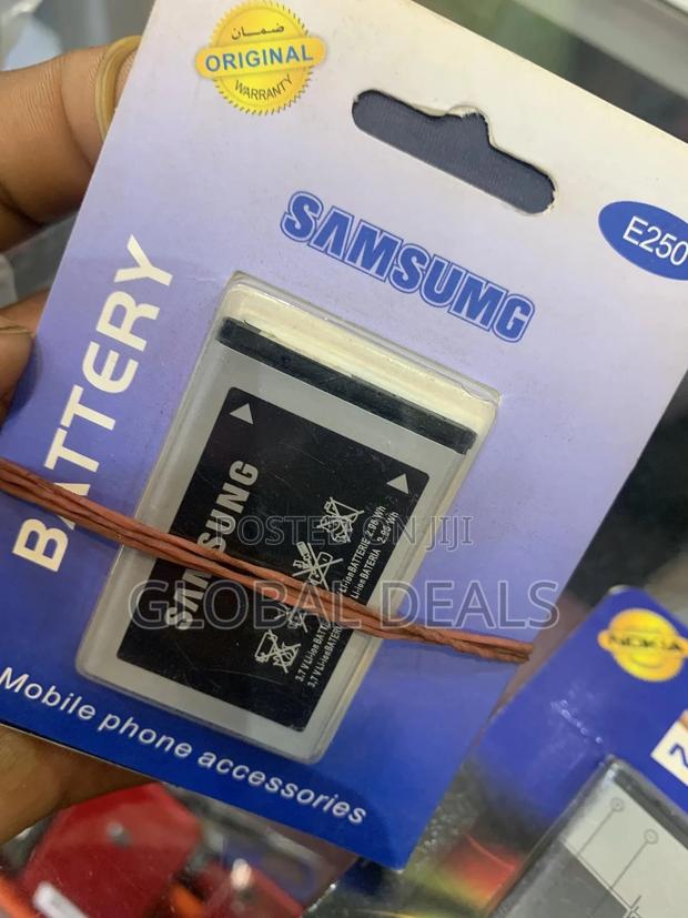 Keypad/Yam Phone Batteries · Photo 5