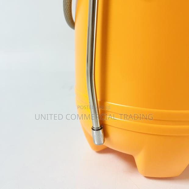 Pressure Sprayer · Photo 7