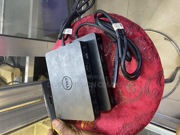 Dell Type C Thunderbolt Laptop Docking Station Wd15,11 in 1 · Photo 8