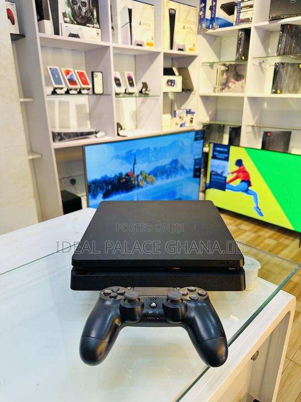 Slim Ps4 With 5 Lates Games ( Fc26 ) · Photo 1