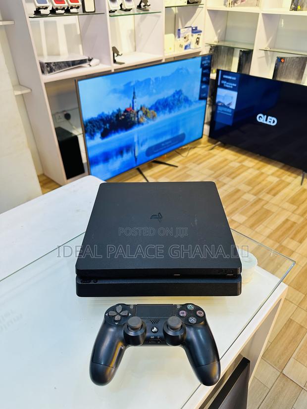 Slim Ps4 With 5 Lates Games ( Fc26 ) · Photo 2