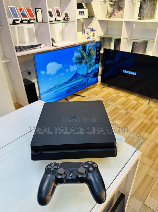 Slim Ps4 With 5 Lates Games ( Fc26 ) · Photo 3