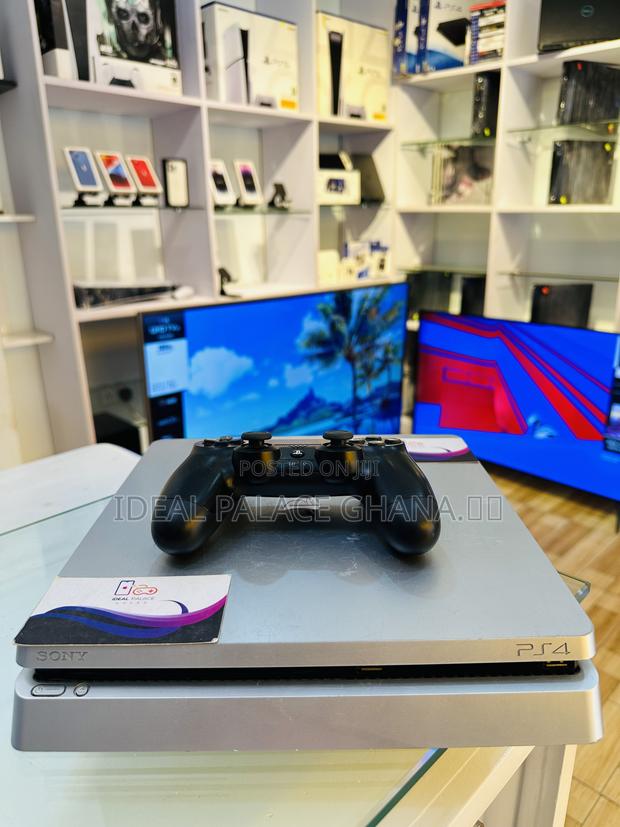 Ps4 Slim Limited Silver Edition With Games ( Fc26 ) · Photo 2