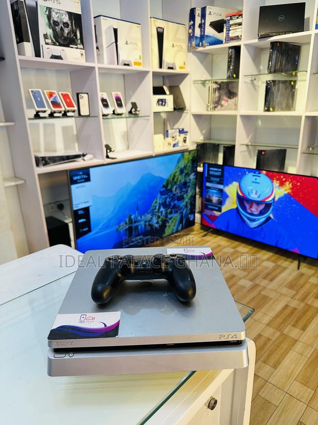 Ps4 Slim Limited Silver Edition With Games ( Fc26 ) · Photo 1