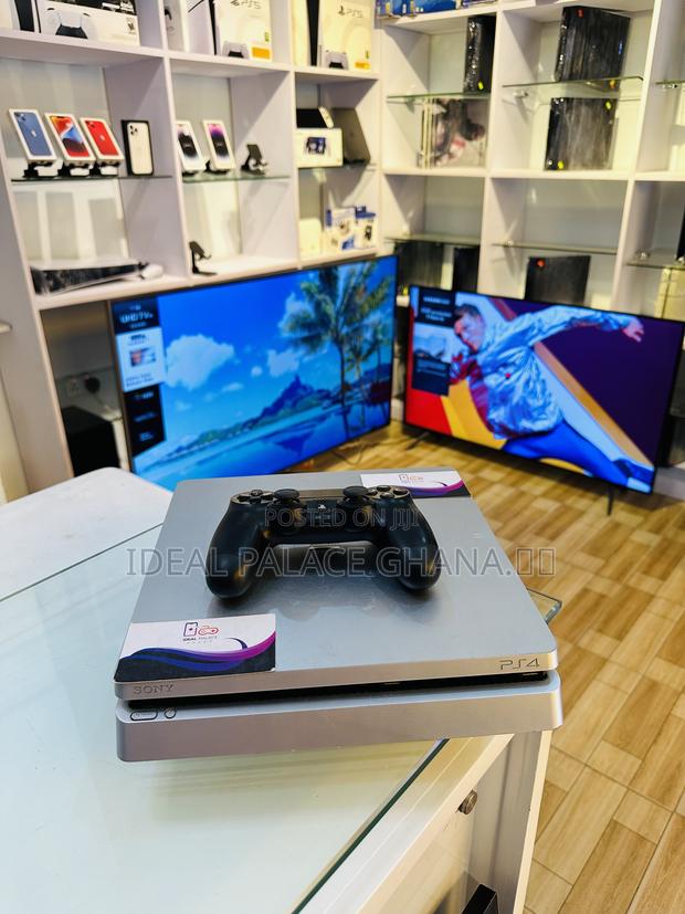 Ps4 Slim Limited Silver Edition With Games ( Fc26 ) · Photo 4