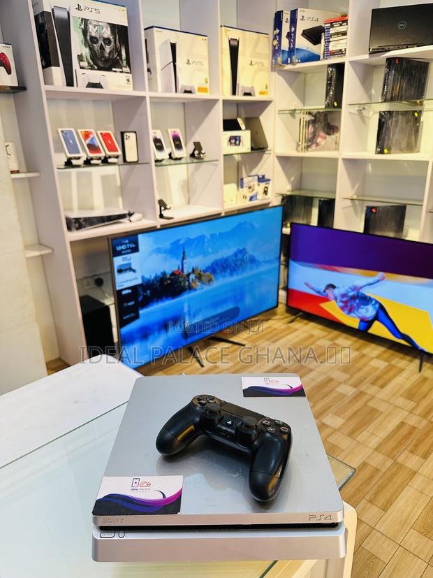 Ps4 Slim Limited Silver Edition With Games ( Fc26 ) · Photo 3