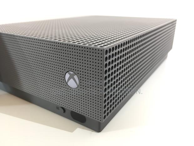 Xbox One S Storm Grey Edition, 1 Controller, FC 27 and Other 10 Games · Photo 2