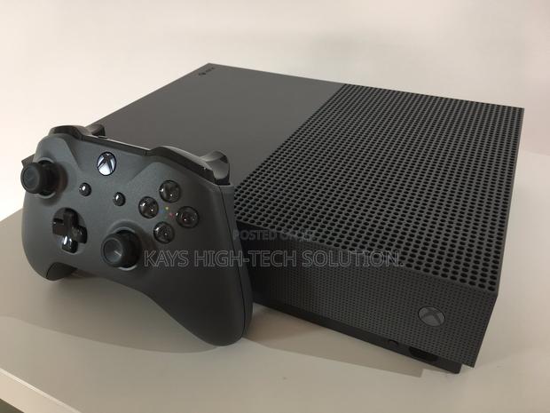 Xbox One S Storm Grey Edition, 1 Controller, FC 27 and Other 10 Games · Photo 1