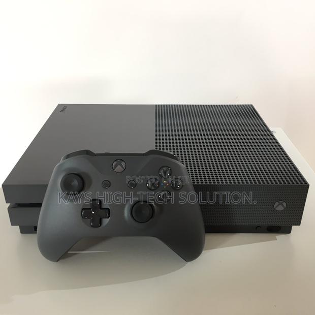 Xbox One S Storm Grey Edition, 1 Controller, FC 27 and Other 10 Games · Photo 3