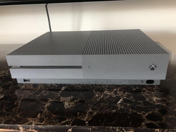 Xbox One S Storm Grey Edition, 1 Controller, FC 27 and Other 10 Games · Photo 4