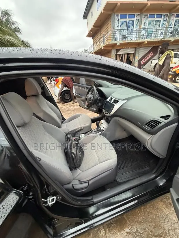 Hyundai Accent SE Sedan 2016 Black · Photo 1