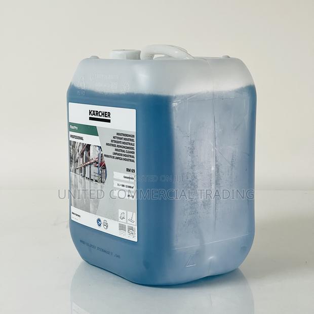 Industrial Cleaner · Photo 4