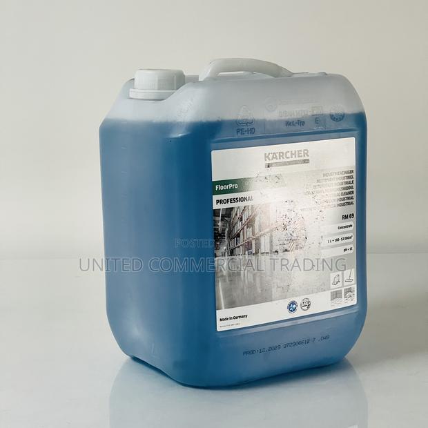 Industrial Cleaner · Photo 3