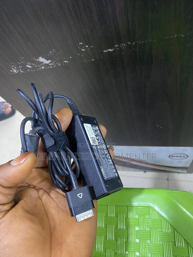 Dell Venue 11 Pro Charger/Adapter 19v~1.8A. Flat/Brush Mouth · Photo 3