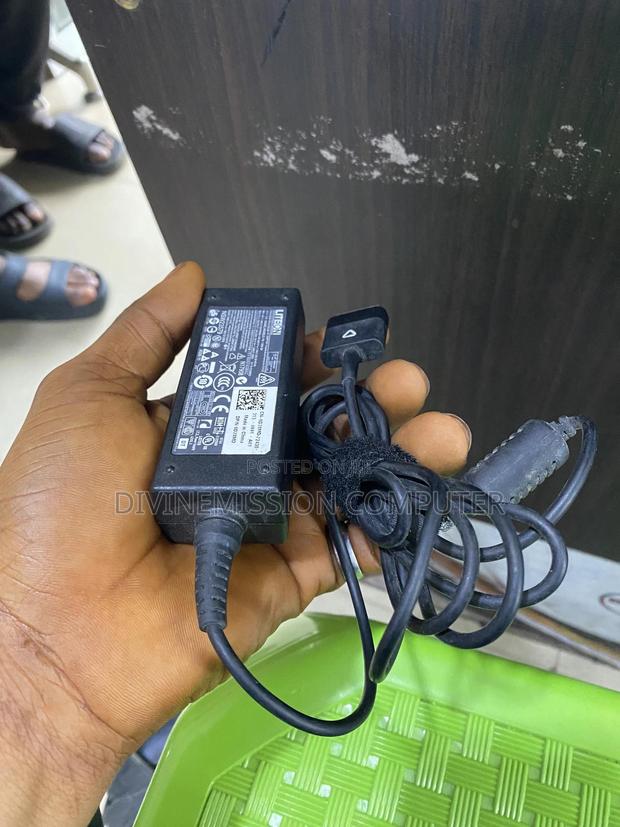 Dell Venue 11 Pro Charger/Adapter 19v~1.8A. Flat/Brush Mouth · Photo 6