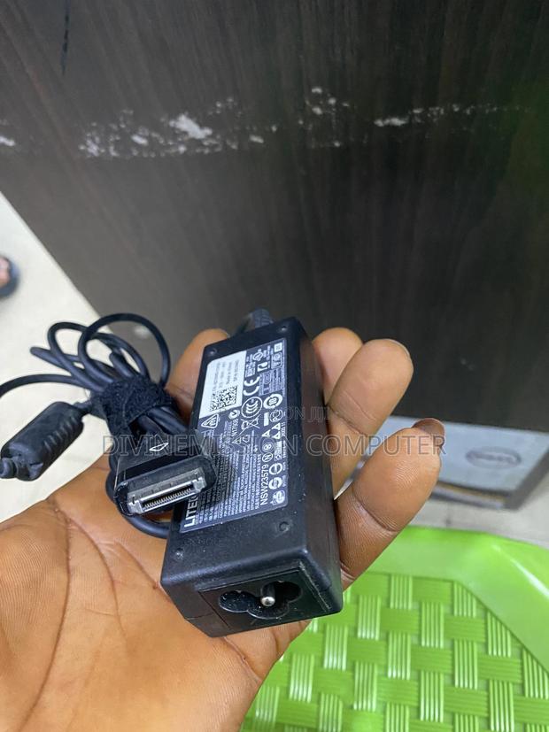 Dell Venue 11 Pro Charger/Adapter 19v~1.8A. Flat/Brush Mouth · Photo 2
