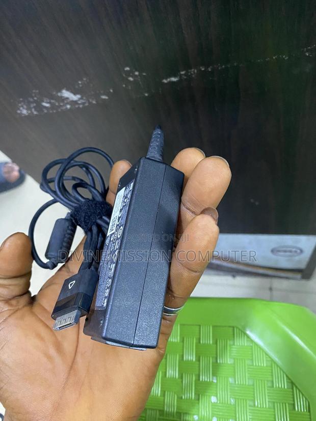 Dell Venue 11 Pro Charger/Adapter 19v~1.8A. Flat/Brush Mouth · Photo 7