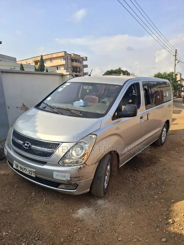 Hyundai Starex 2012 Grey · Photo 1