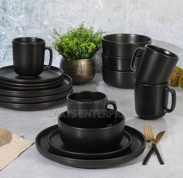 Matte Black Round Dinner Set 16pcs · Photo 3