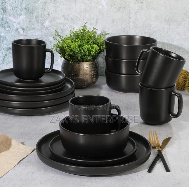Matte Black Round Dinner Set 16pcs · Photo 1