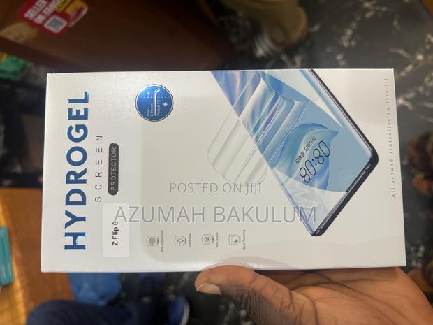 Samsung Galaxy Z Flip 6 Hydrogel Screen Protector · Photo 6