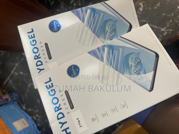 Samsung Galaxy Z Flip 6 Hydrogel Screen Protector · Photo 5