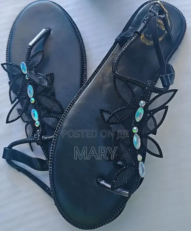 A Pair of Black Butterfly Crystal Rhinestone Flat Thong Sandals · Photo 1