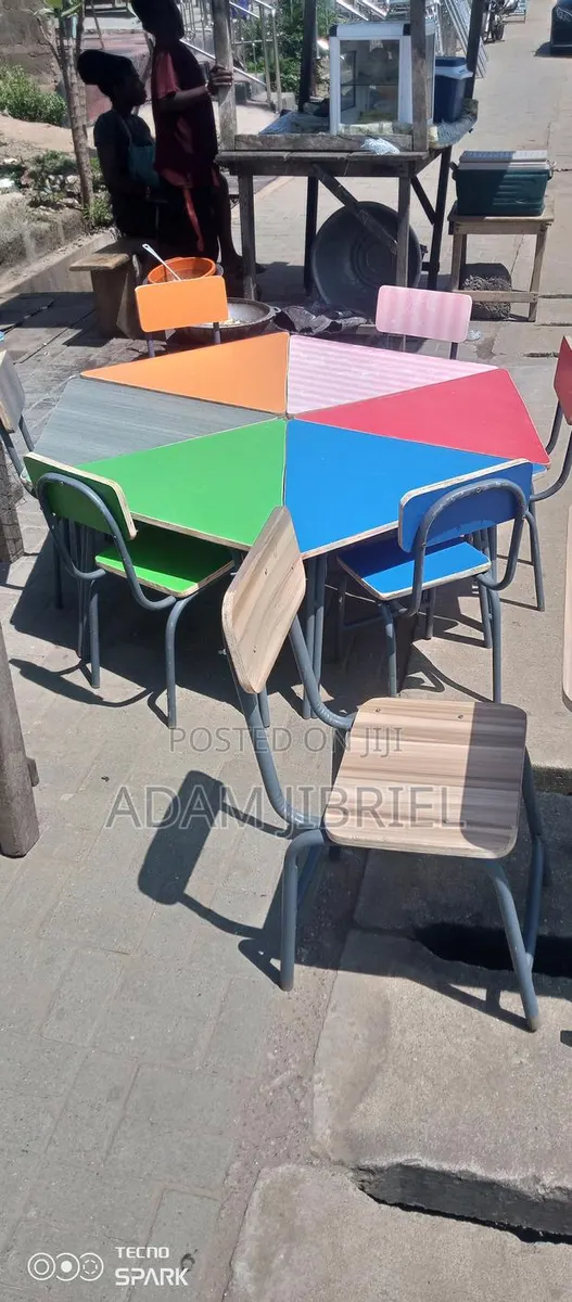 6 Sets Hexagon Student Chairs · Photo 1