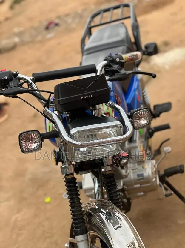 Royal Motorcycle 2025 Blue · Photo 2