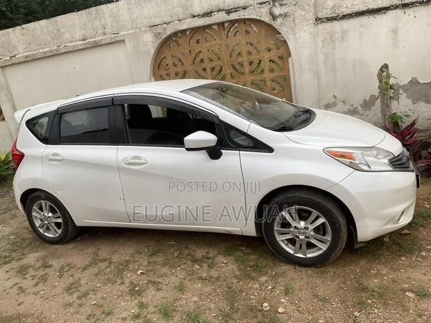 Nissan Versa 2015 White · Photo 1