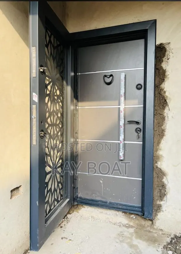 Door in Door With Net · Photo 1