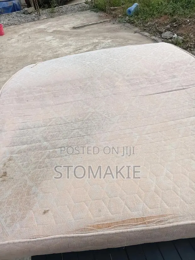 Queen Size Mattress · Photo 1