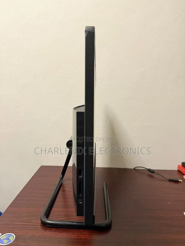 Desktop Computer Lenovo ideacentre AIO 330 8GB Intel Core i3 SSD 128GB · Photo 1