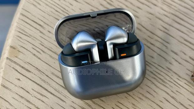 Samsung Galaxy Buds 3 Pro In Ear Wireless Earbuds · Photo 6