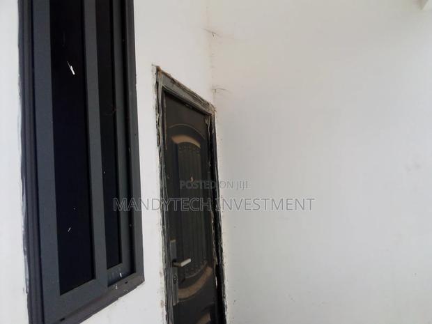 4bdrm House in Lake Side Estate for sale · Photo 3