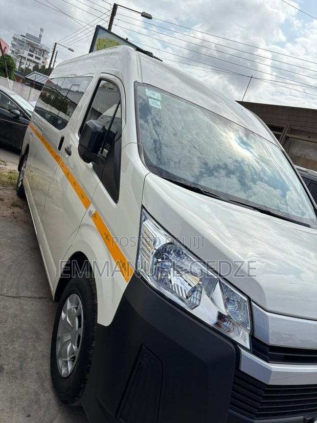 14 Seater Van for Rent · Photo 1