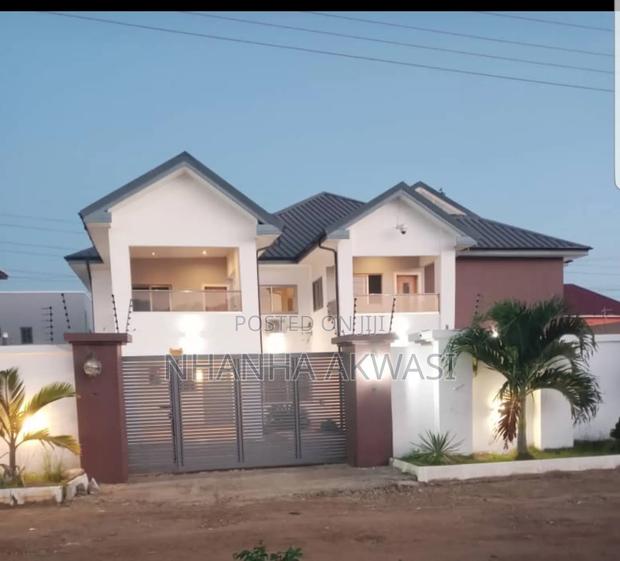 8bdrm House in Ashamed, Tema Metropolitan for rent · Photo 1