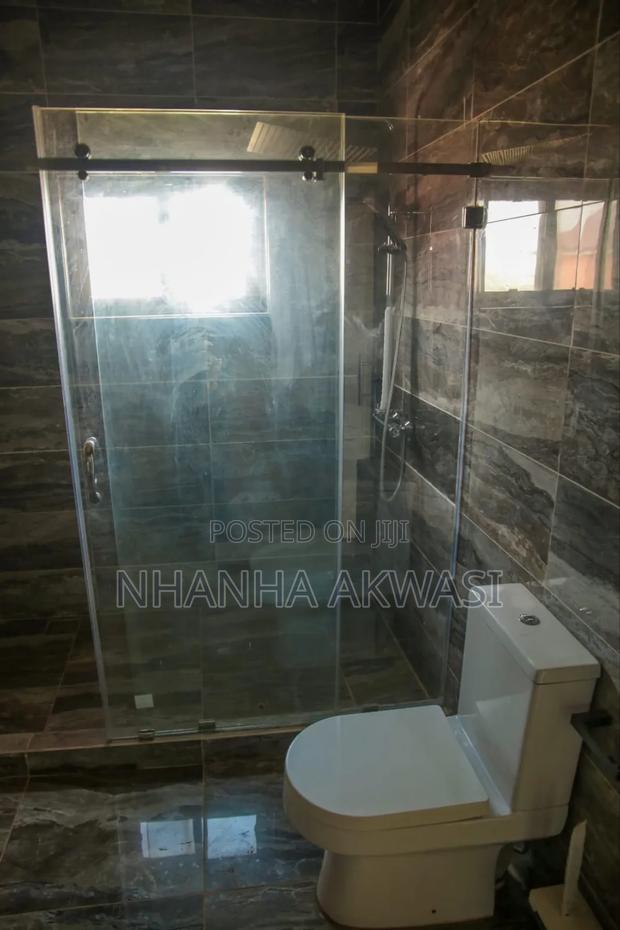 8bdrm House in Ashamed, Tema Metropolitan for rent · Photo 2