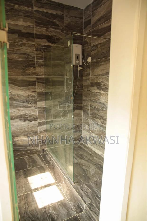8bdrm House in Ashamed, Tema Metropolitan for rent · Photo 3